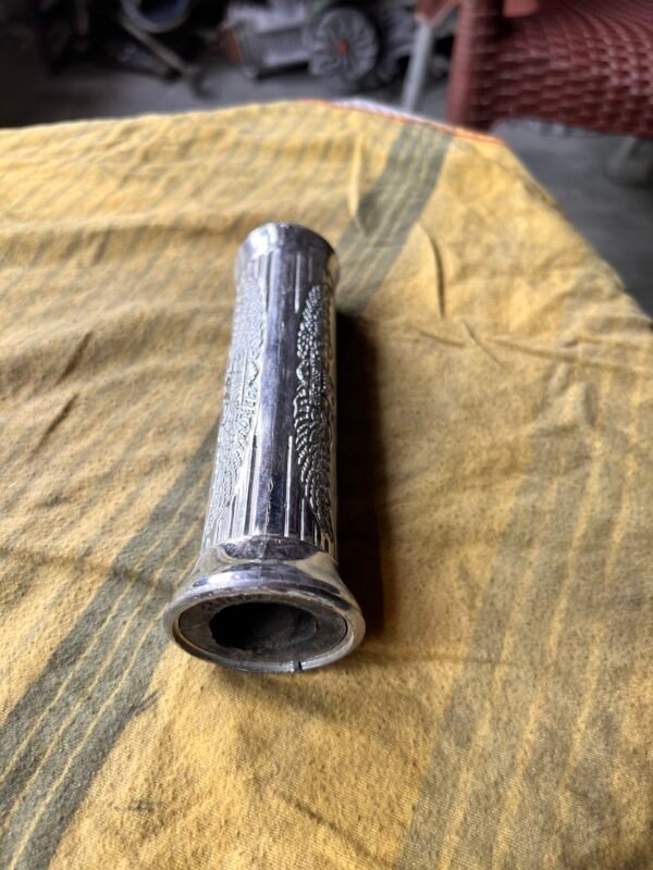 Antique Silver Motorcycle Throttle Grips – Vintage-Style Silver Accelerator Handles - Image 3